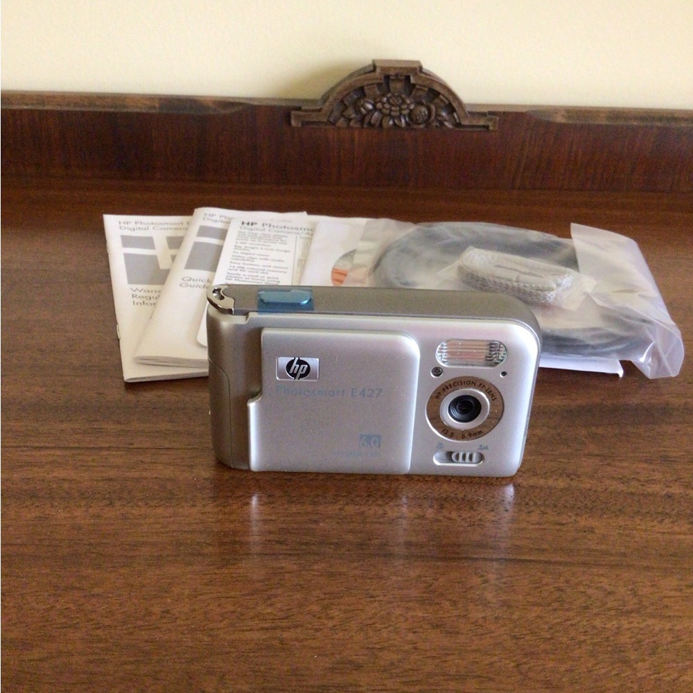 HP Compact Point-and-Shoot Digital Camera